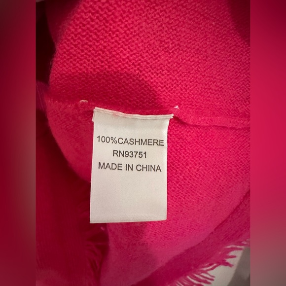 In Cashmere Pink Dolman Sleeve Round Neck Fringe Sweater EUC XS - Picture 4 of 6